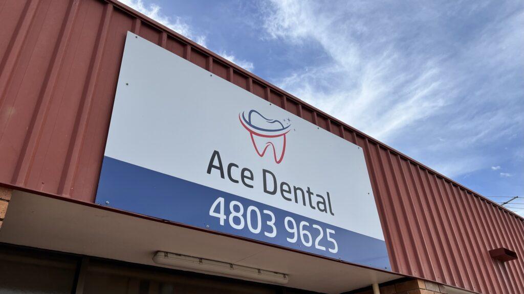 Goody! Another dentist logo with a tooth!